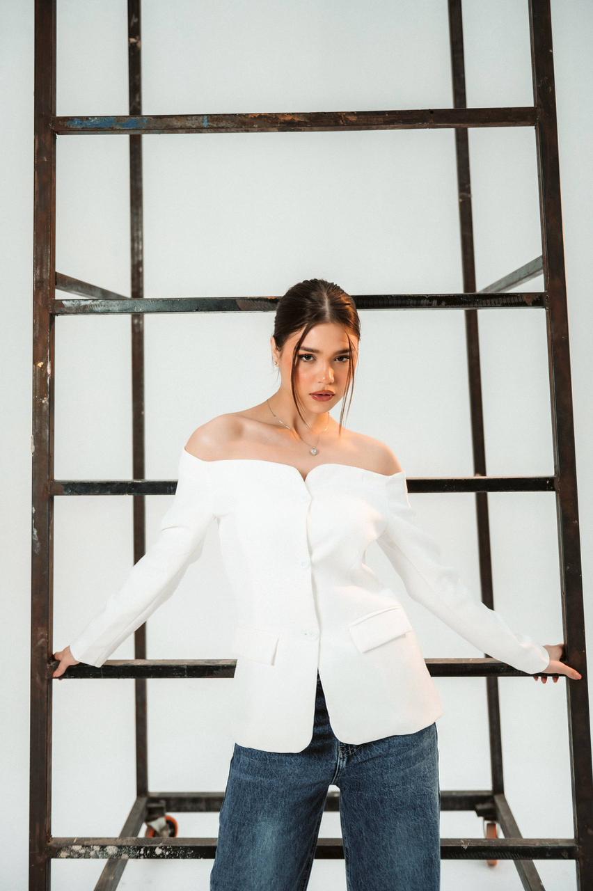 Off-Shoulder blazer